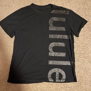 Lululemon tshirt